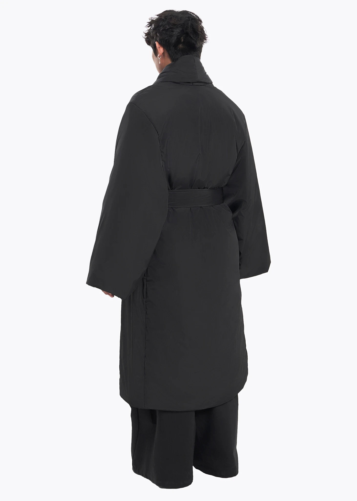 OVERSIZE PADDED KIMONO JACKET. BLACK