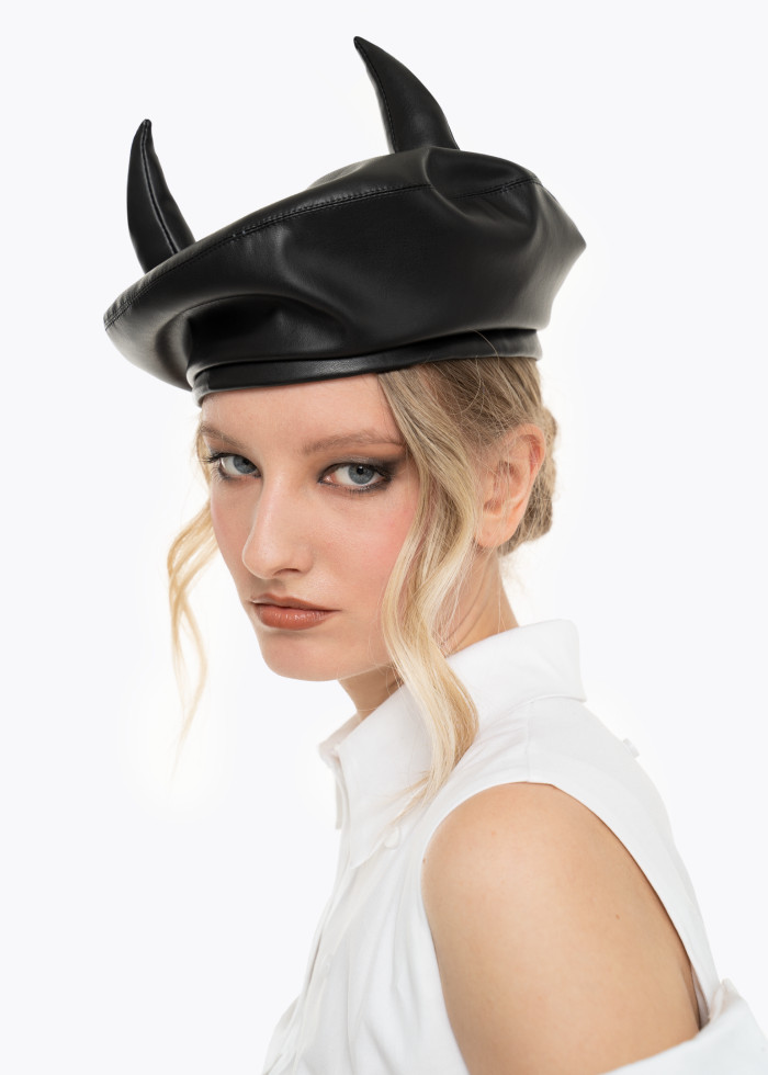 BERET WITH HORNS DEMIDEVIL. BLACK