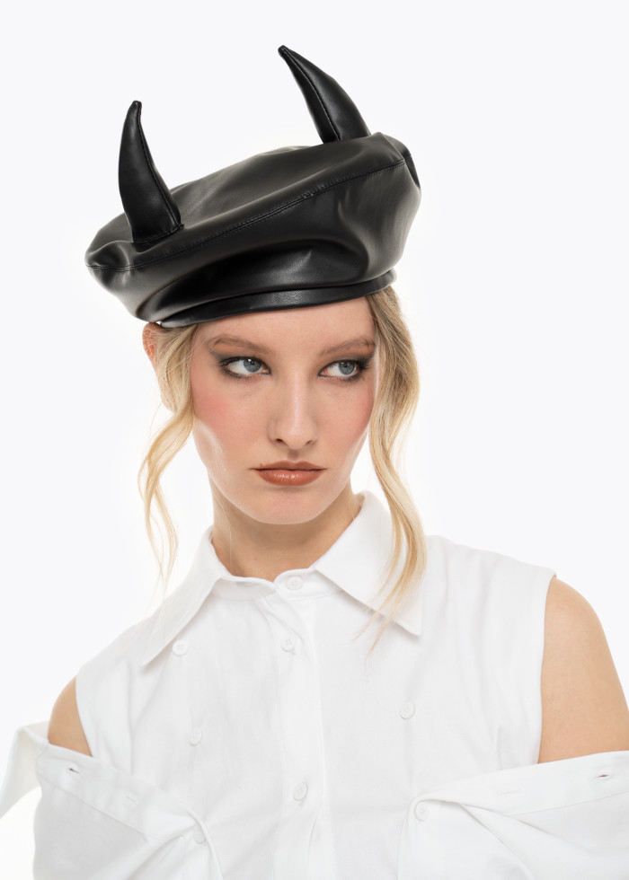 BERET WITH HORNS DEMIDEVIL. BLACK